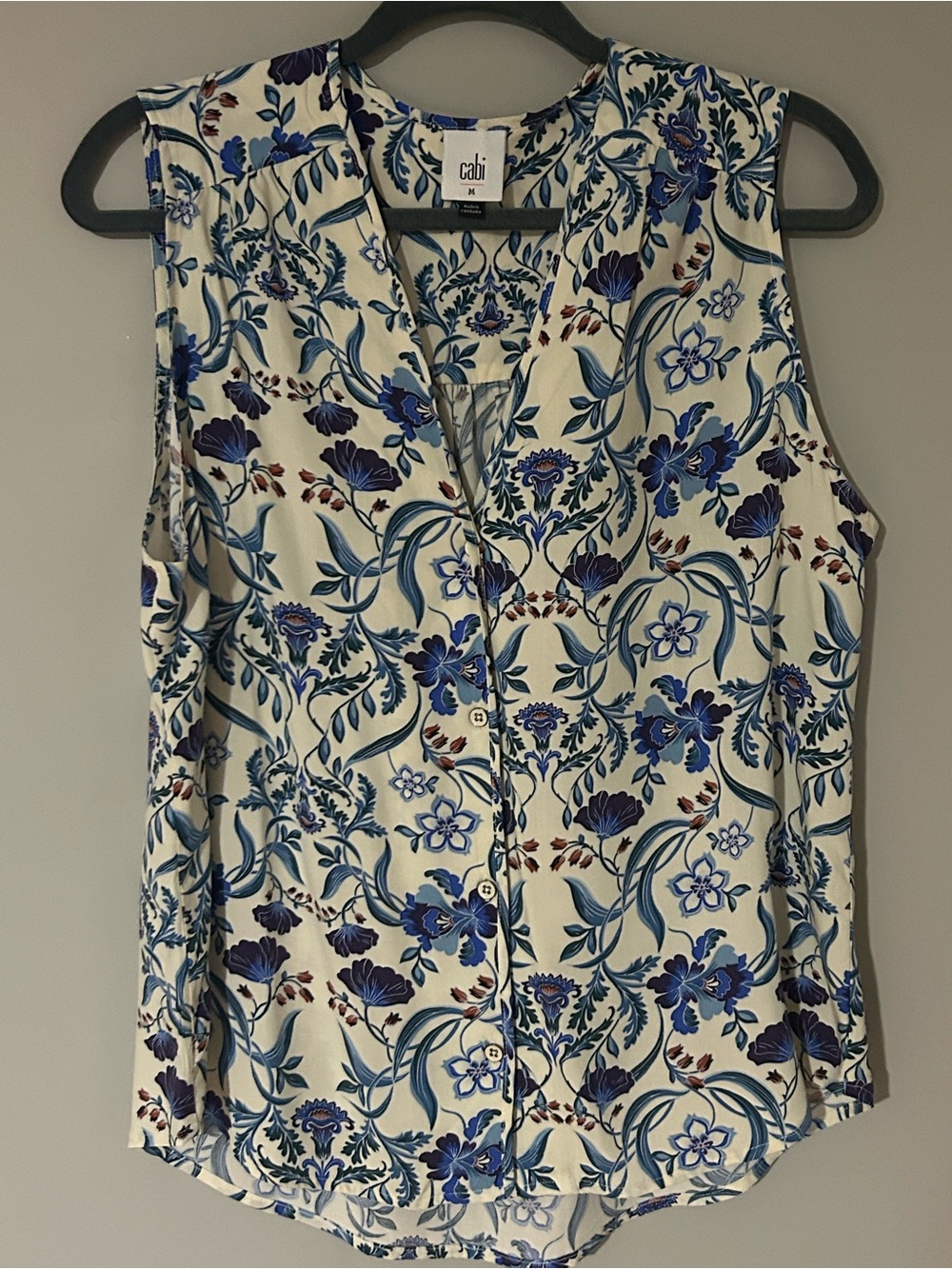 NWOT cabi Spring 2026 Limited Release Scroll Blue Floral Sleeveless Blouse.
